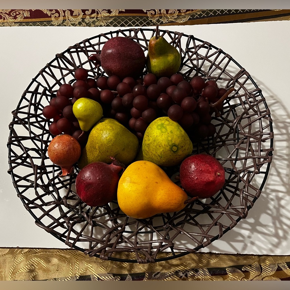 Vtg. Round Weaved Rattan & Metal Fruit Bowl w/Faux Realistic Looking Fruit 15”